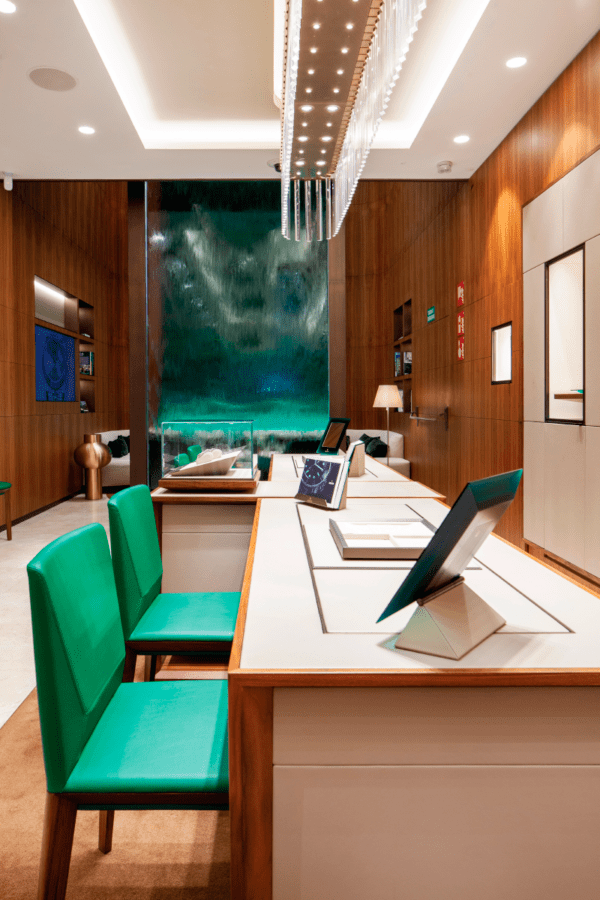 Rolex-Rabat-Madrid-Proyecto-diseno-de-interiores-Retail-Ujo-and-Partners_Mesa-de-trabajo-1-1-6